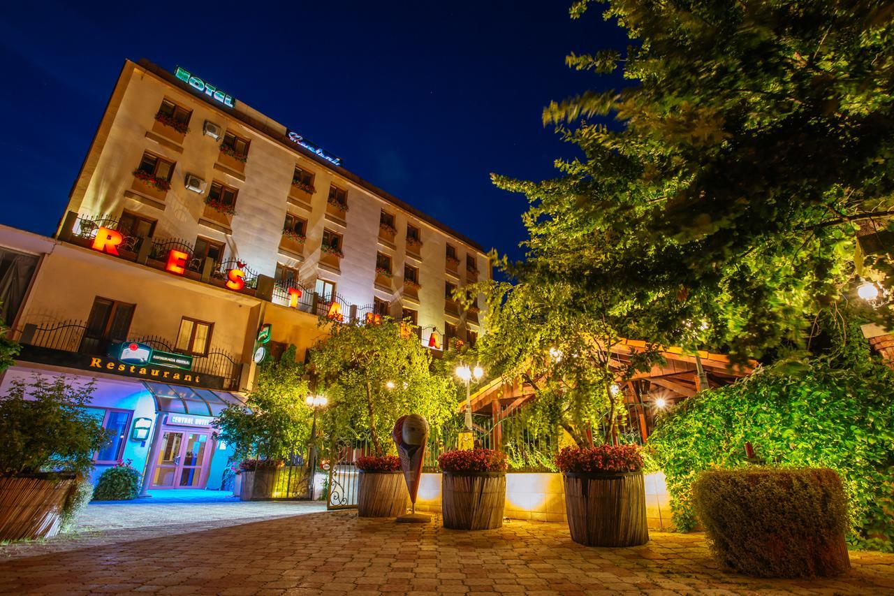Hotel Centrál Šaľa Exterior foto
